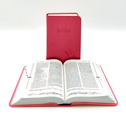 Középméretű, varrott, ciklámenszínű Károli-Biblia 2.0