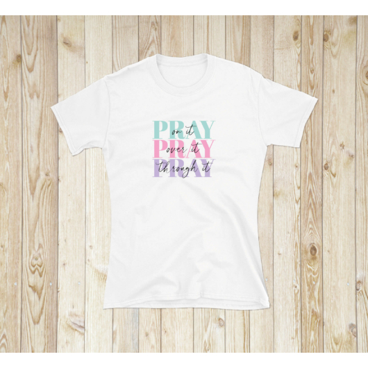 „PRAY on it” – női póló – 2 színben
